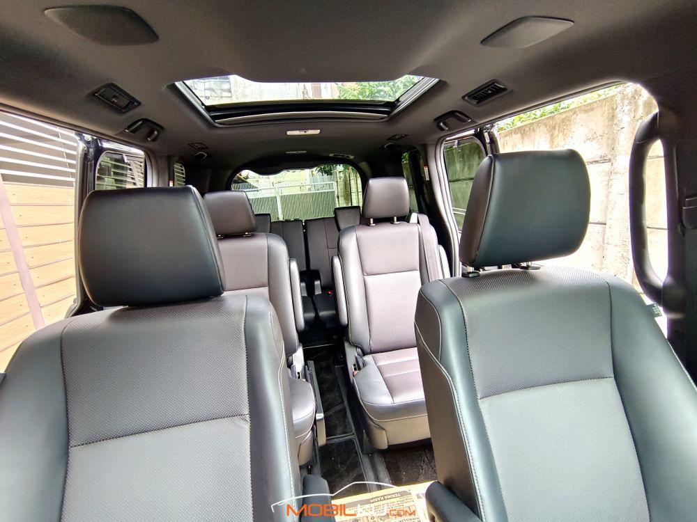 Mobil Toyota Voxy 2018