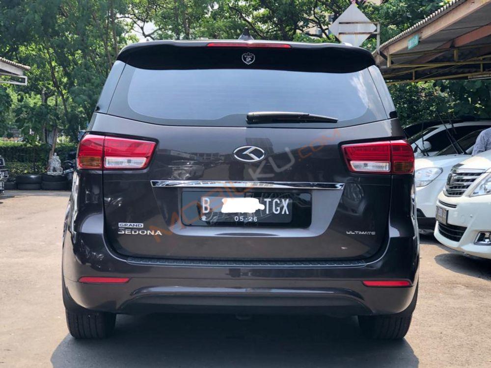 Mobil Kia Sedona 2017
