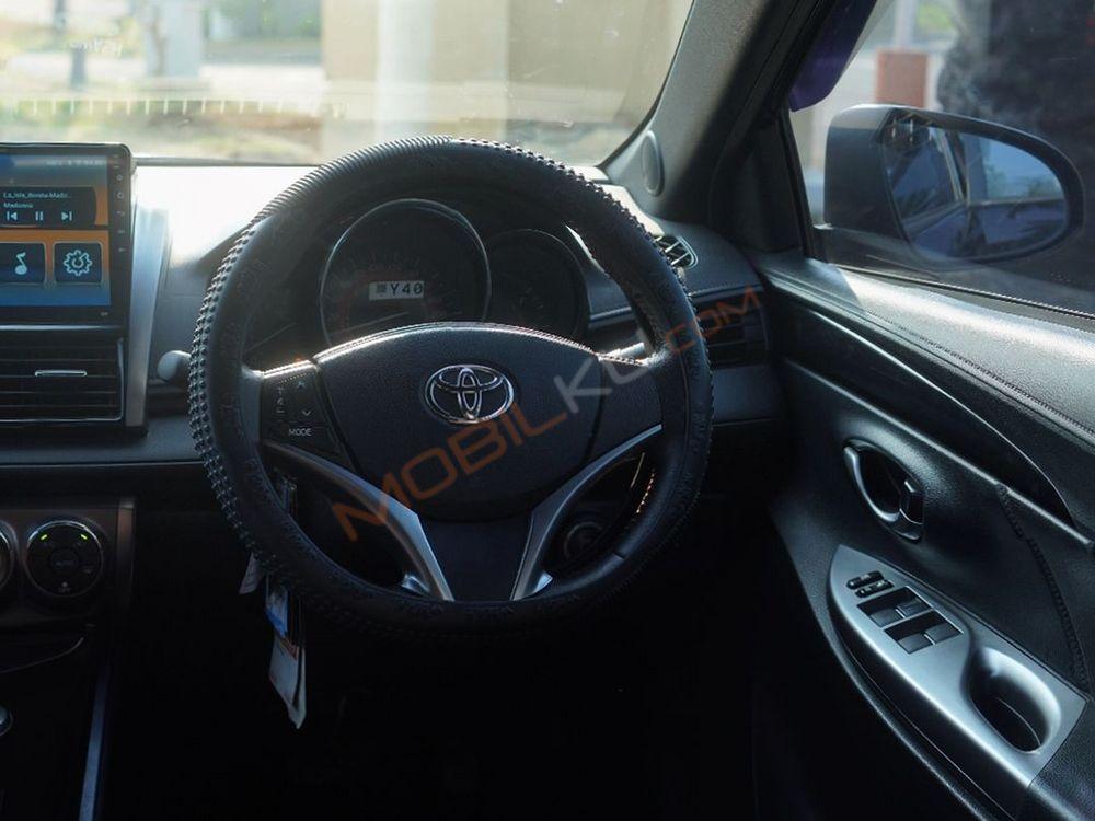 Mobil Toyota Yaris 2015