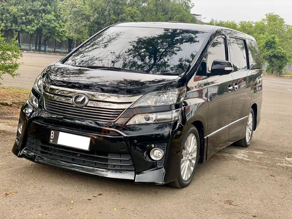 Mobil Toyota Vellfire 2014