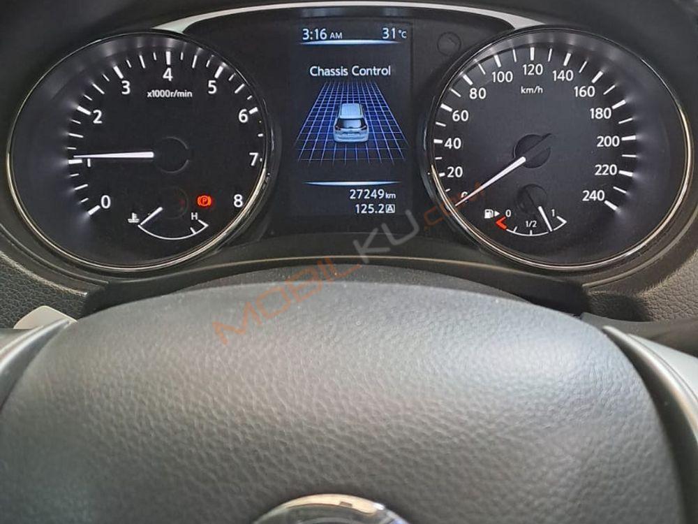 Mobil Nissan X-Trail 2015