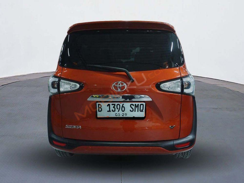 Mobil Toyota Sienta 2017