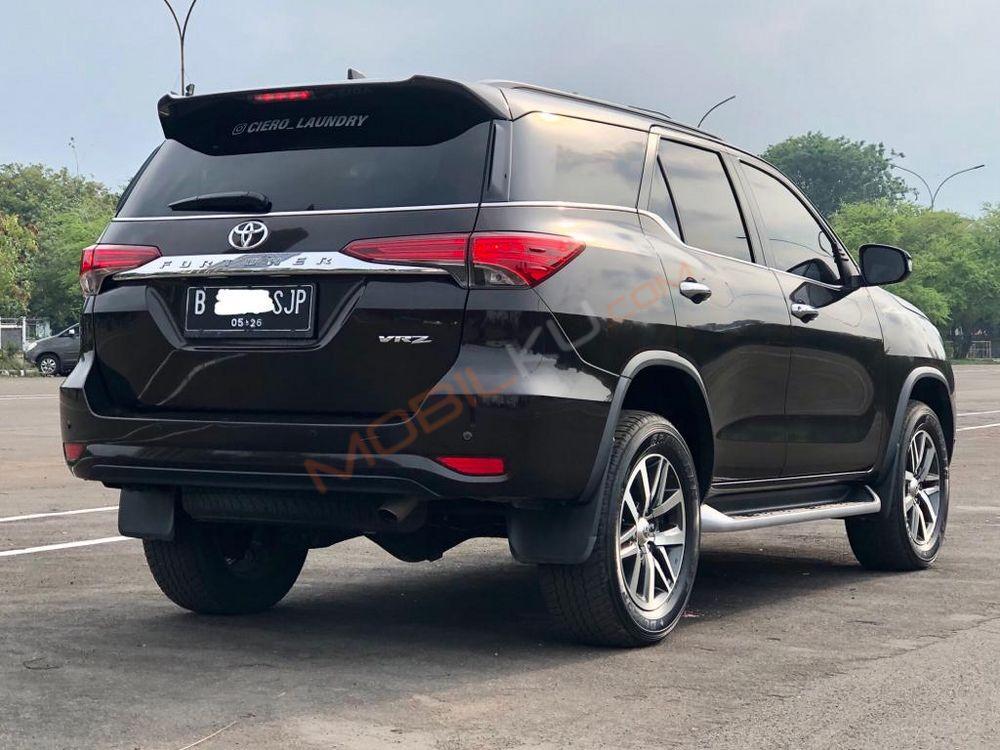Mobil Toyota Fortuner 2016