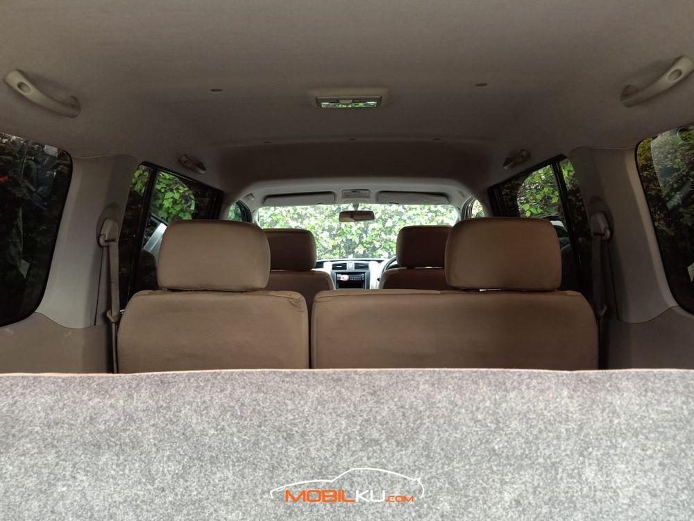 Mobil Suzuki APV 2015