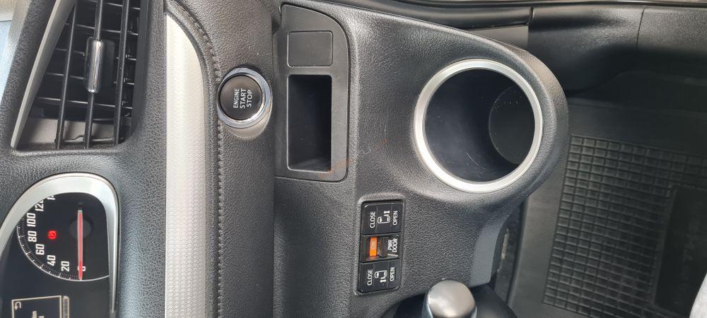 Mobil Toyota Sienta 2018