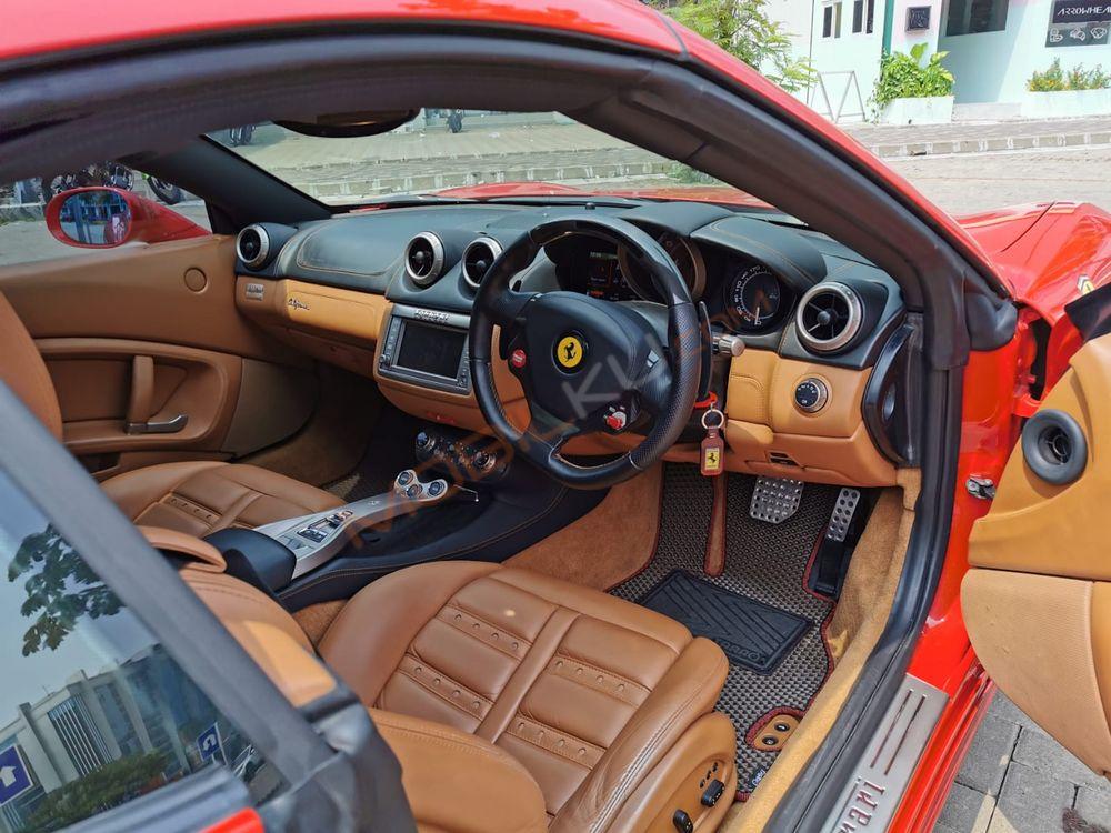 Mobil Ferrari California 2008