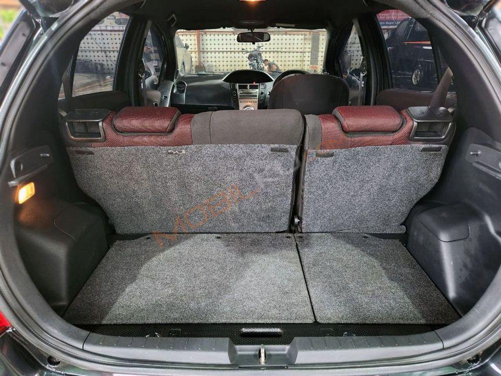 Mobil Toyota Yaris 2012