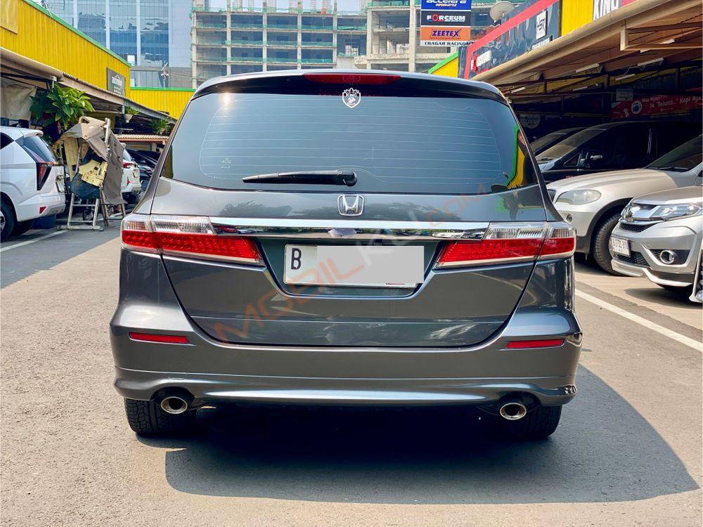 Mobil Honda Odyssey 2012