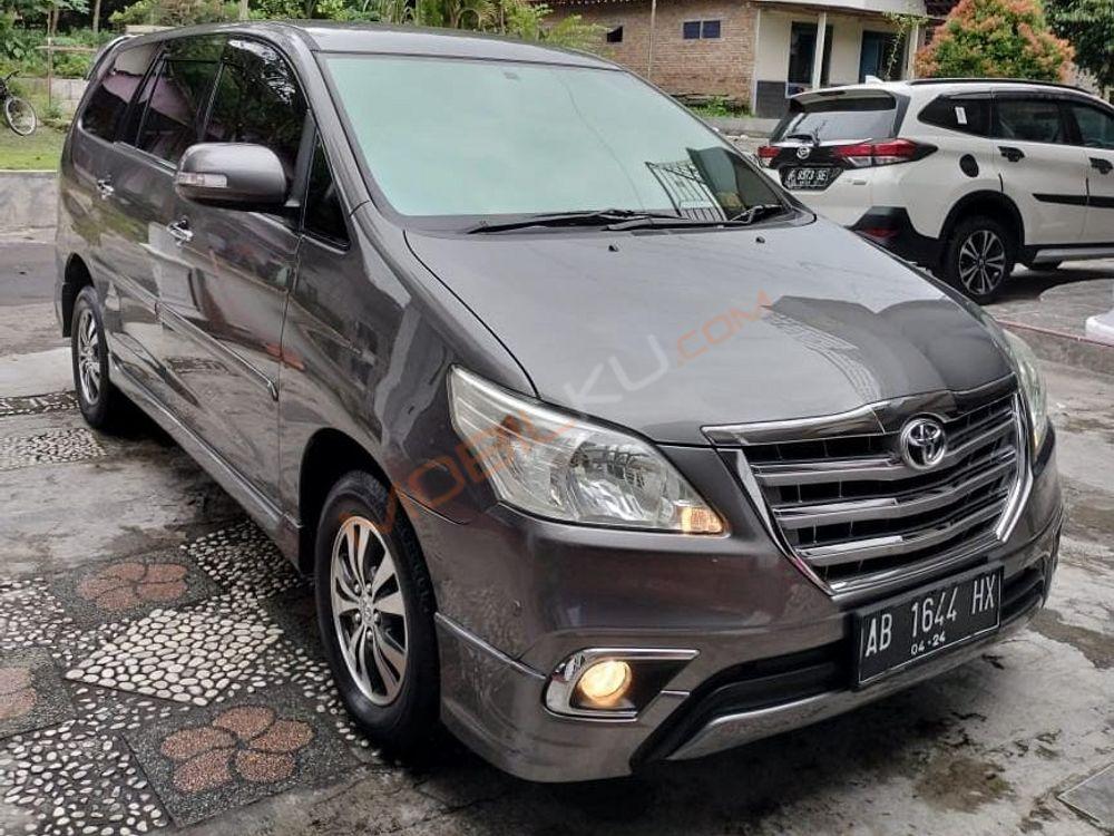 Mobil Toyota Kijang Innova 2014