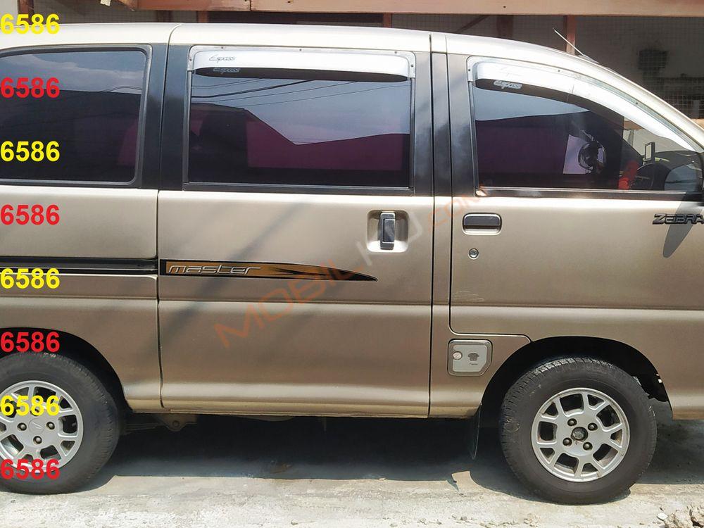 Mobil Daihatsu Zebra 2007