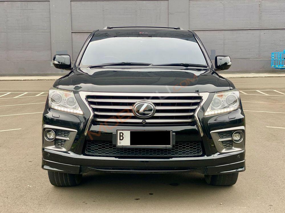 Mobil Lexus LX 2015