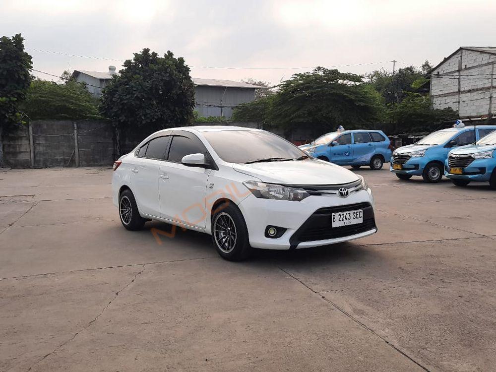 Mobil Toyota Limo 2014