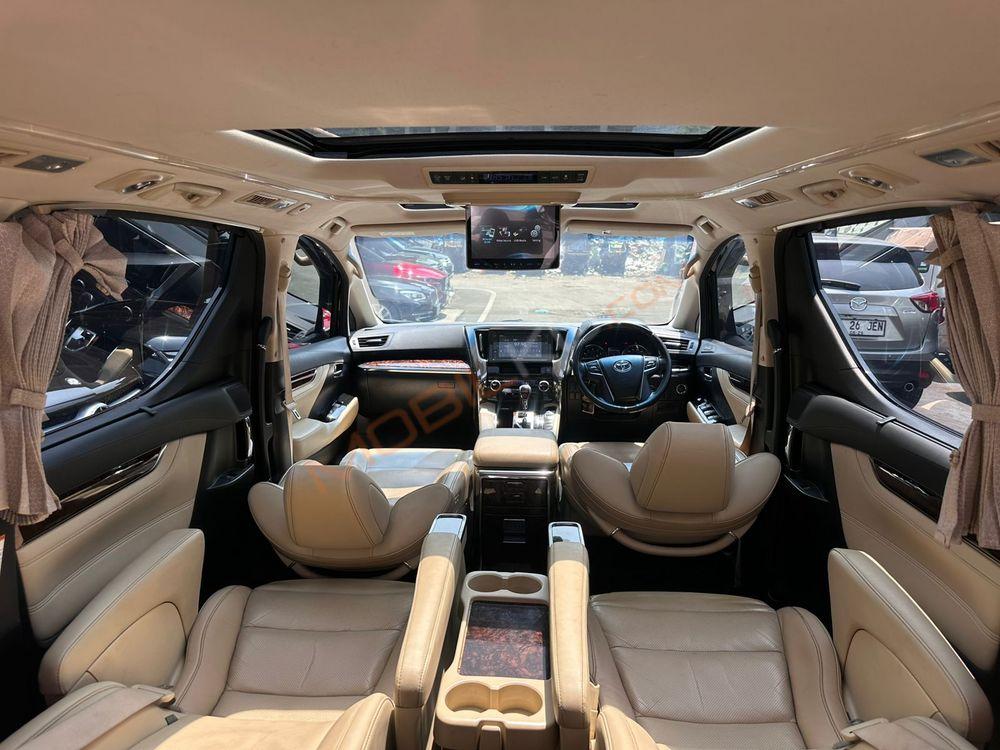 Mobil Toyota Alphard 2019