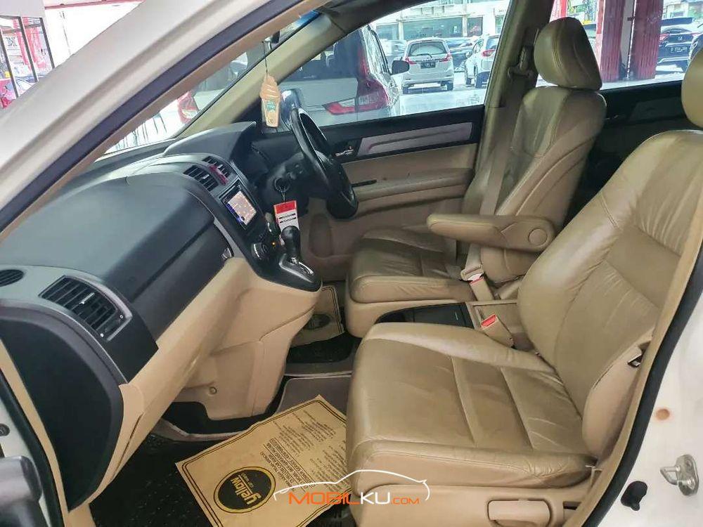 Mobil Honda CR-V 2011