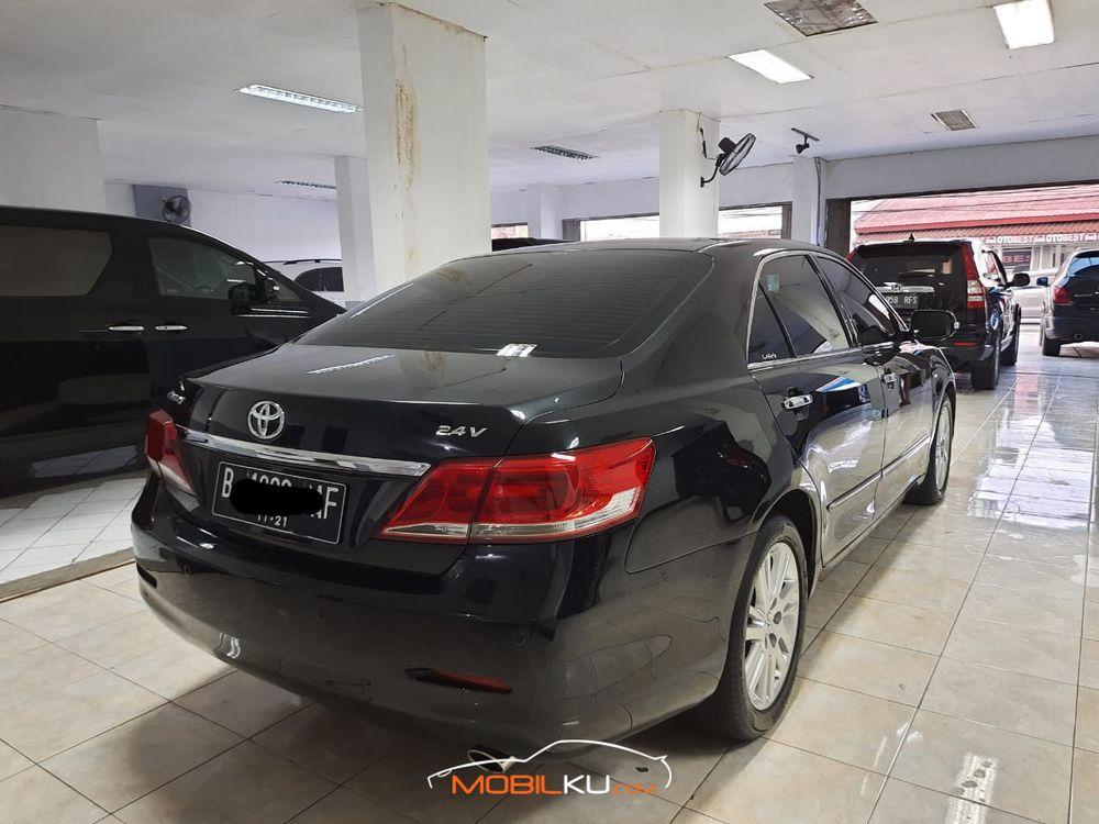 Mobil Toyota Camry 2011