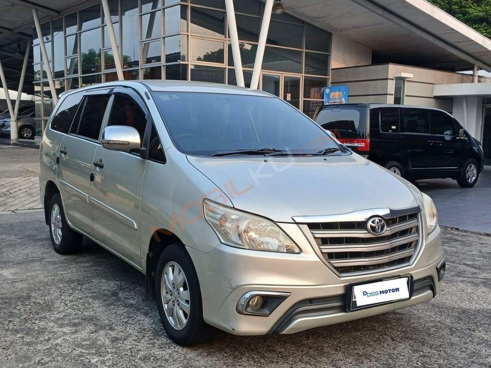 Mobil Toyota Kijang Innova 2014