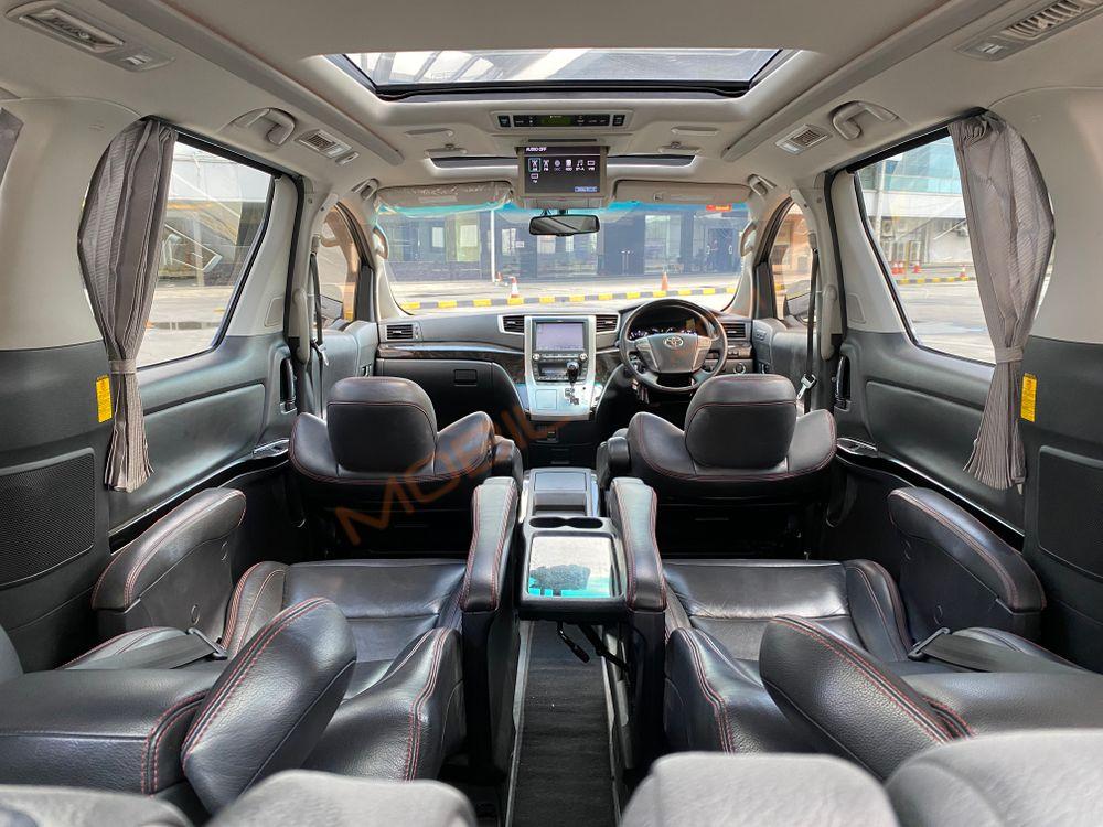 Mobil Toyota Vellfire 2014