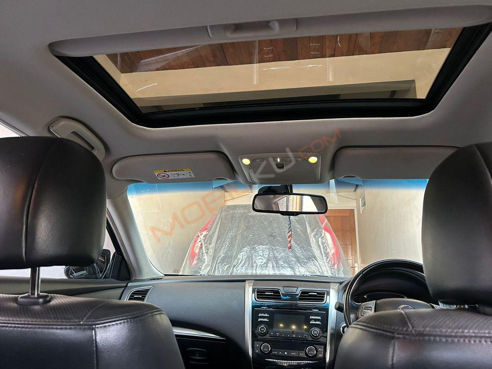 Mobil Nissan Teana 2014