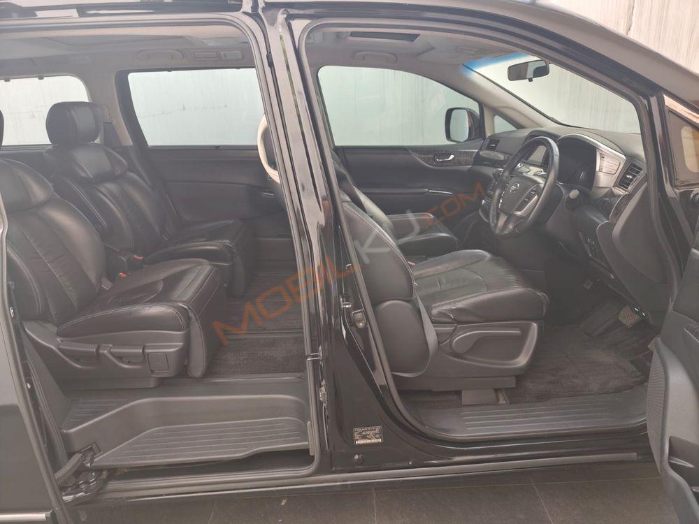 Mobil Nissan Elgrand 2017