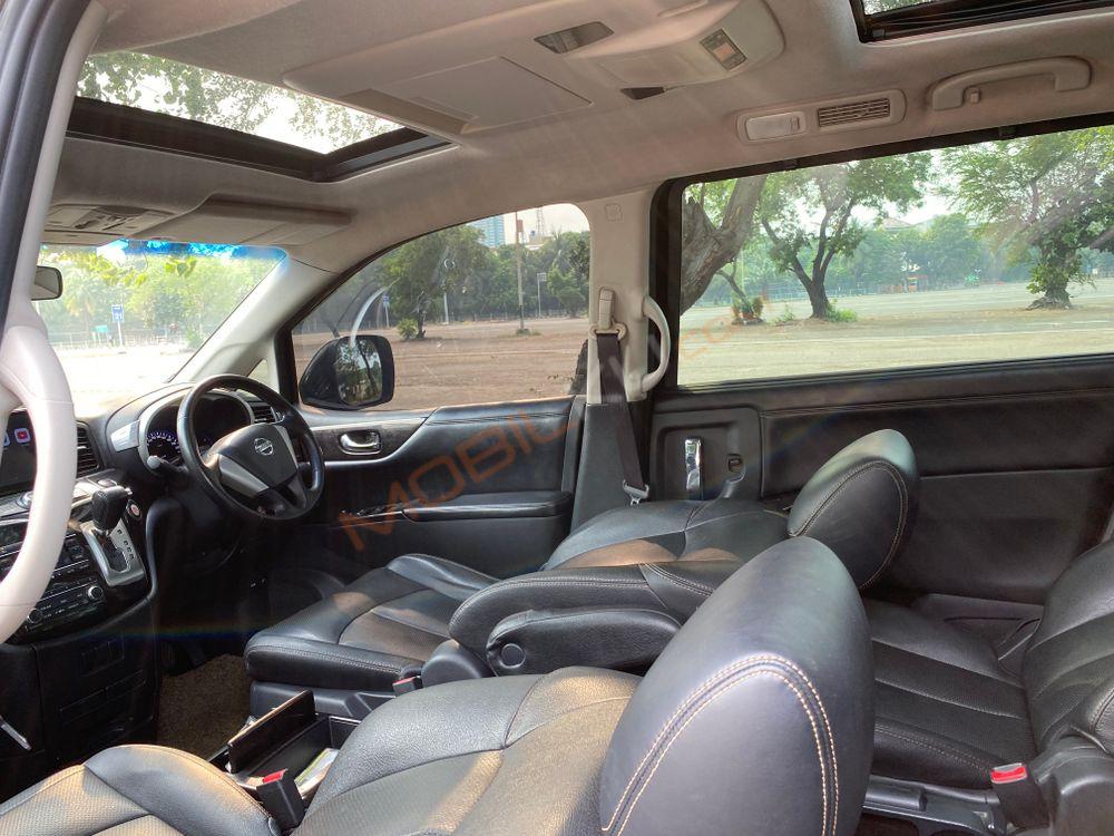 Mobil Nissan Elgrand 2013