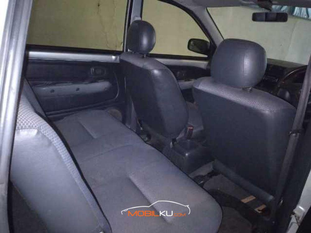 Mobil Daihatsu Xenia 2012