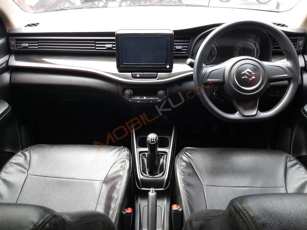 Mobil Suzuki XL7 2021