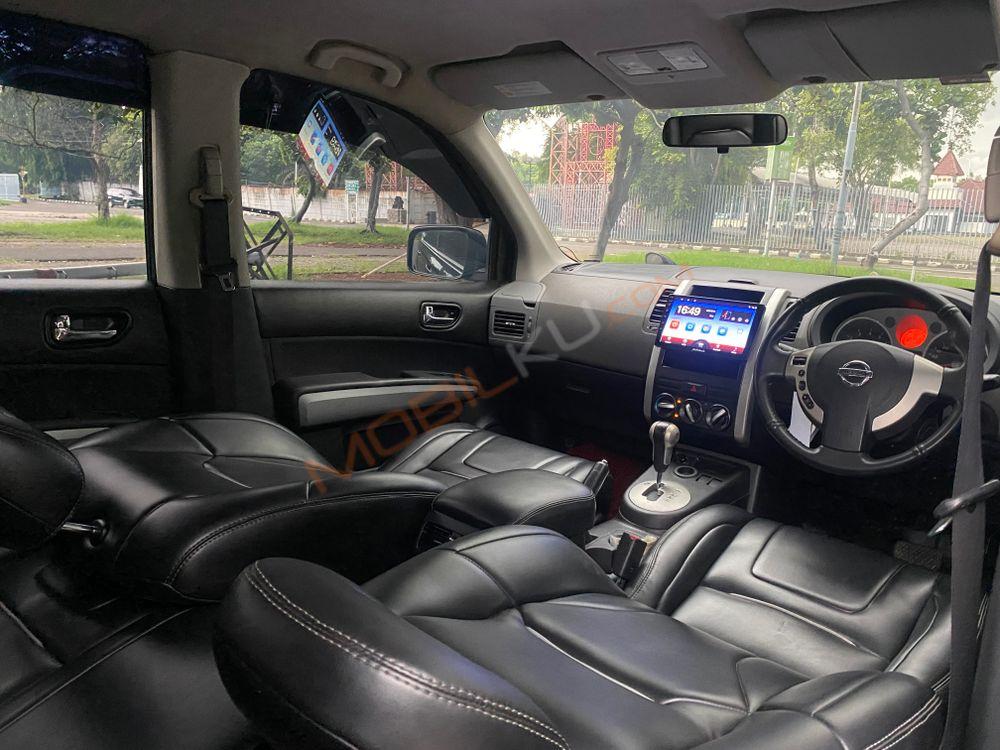 Mobil Nissan X-Trail 2008