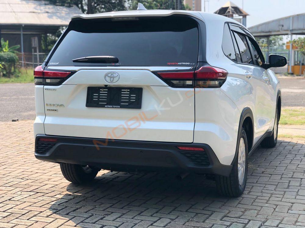 Mobil Toyota Kijang Innova 2023