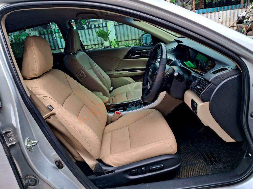 Mobil Honda Accord 2014