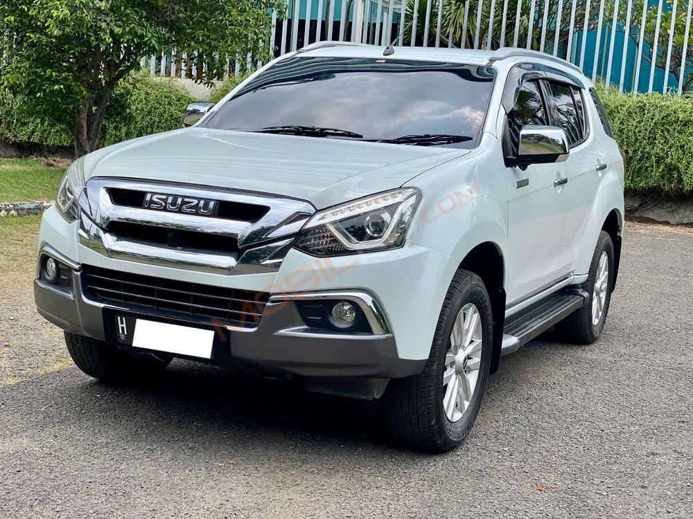 Mobil Isuzu MU-X 2017