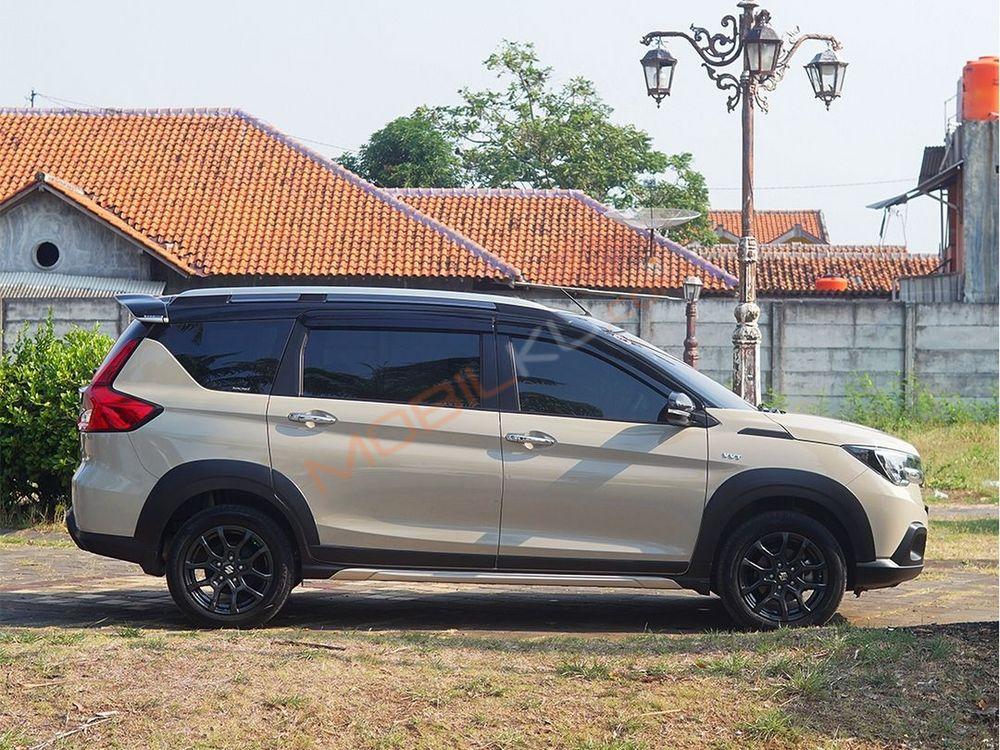 Mobil Suzuki XL7 2023