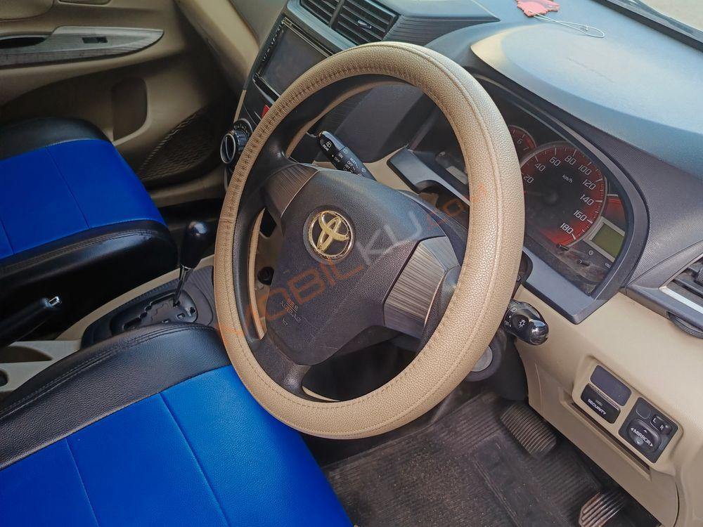 Mobil Toyota Avanza 2014