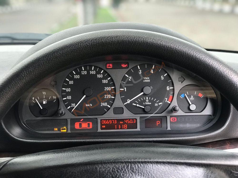 Mobil BMW 3 Series 2002