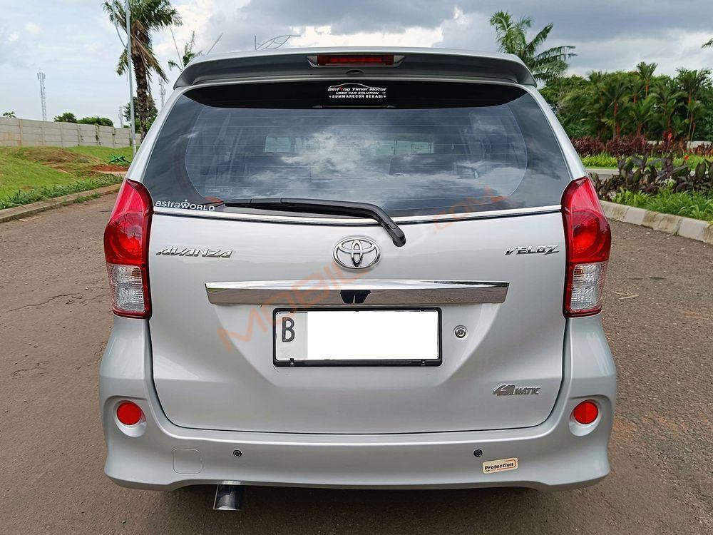 Mobil Toyota Avanza 2013