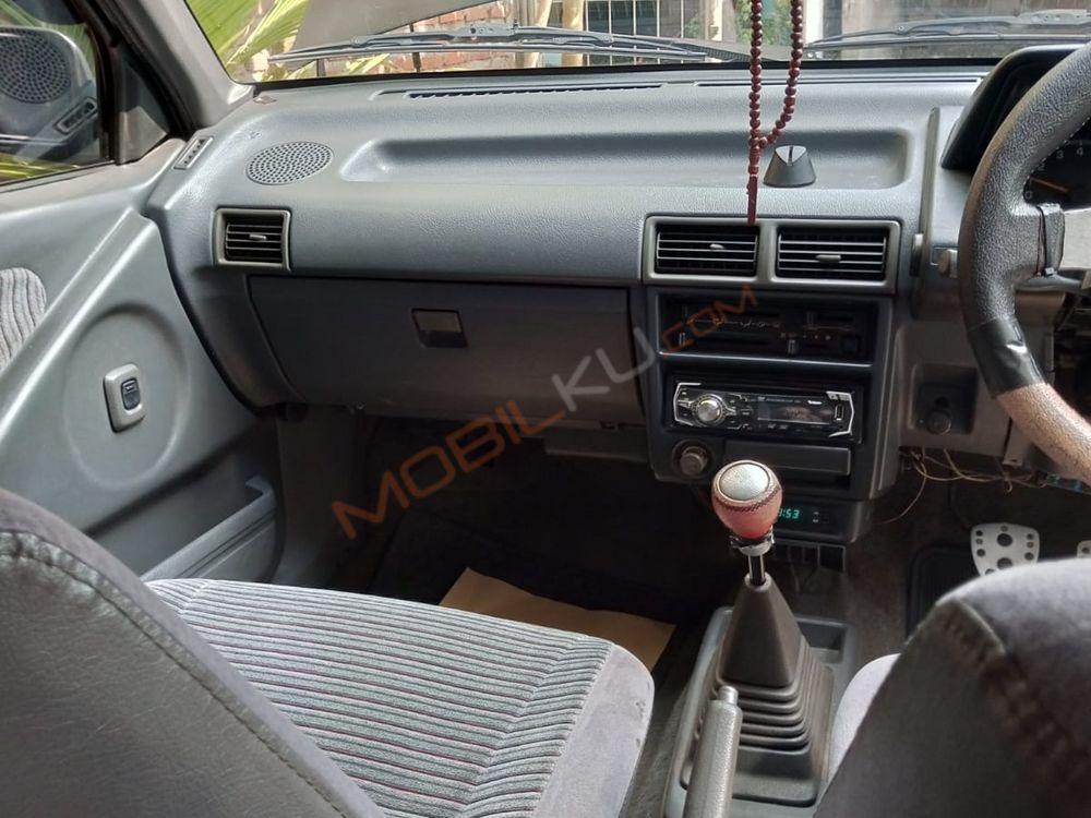 Mobil Daihatsu Charade 1997