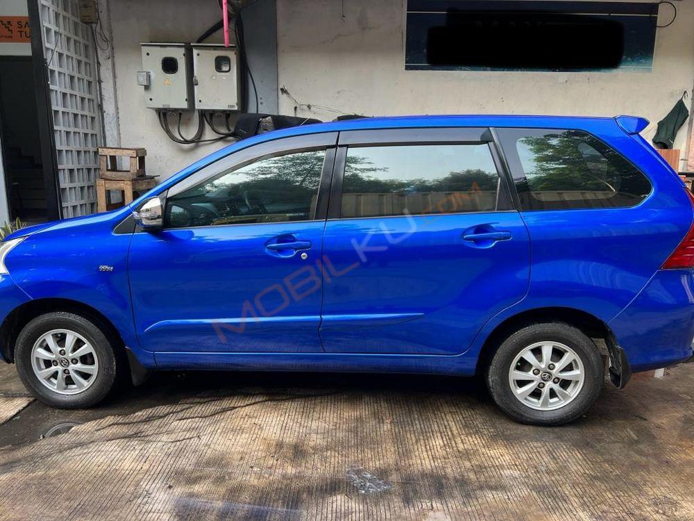 Mobil Toyota Avanza 2015