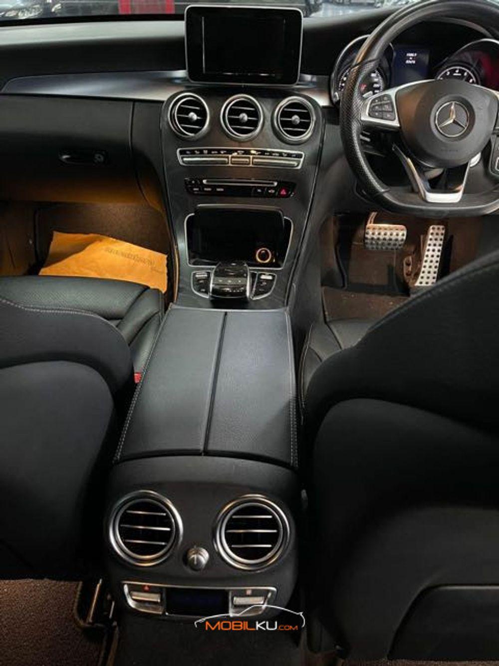 Mobil Mercedes-Benz C-Class 2017