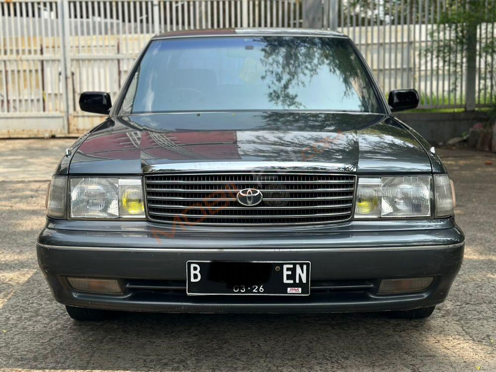 Mobil Toyota Crown 1995