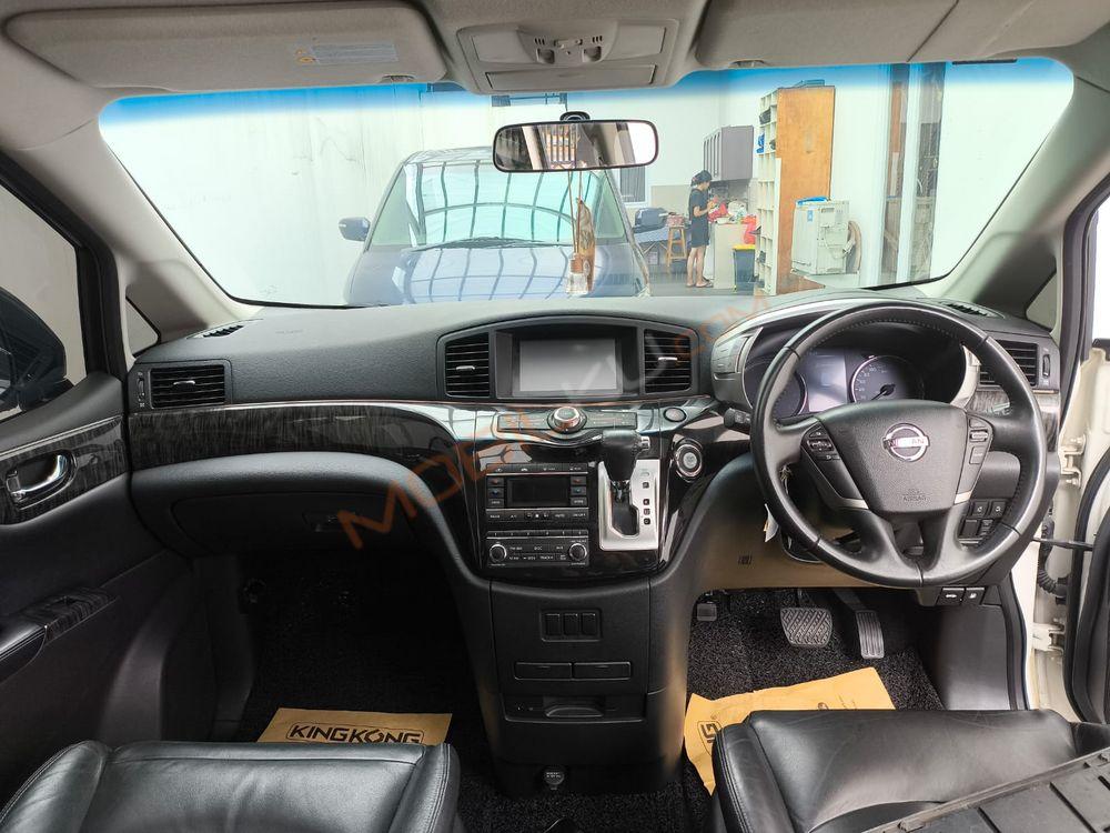 Mobil Nissan Elgrand 2017