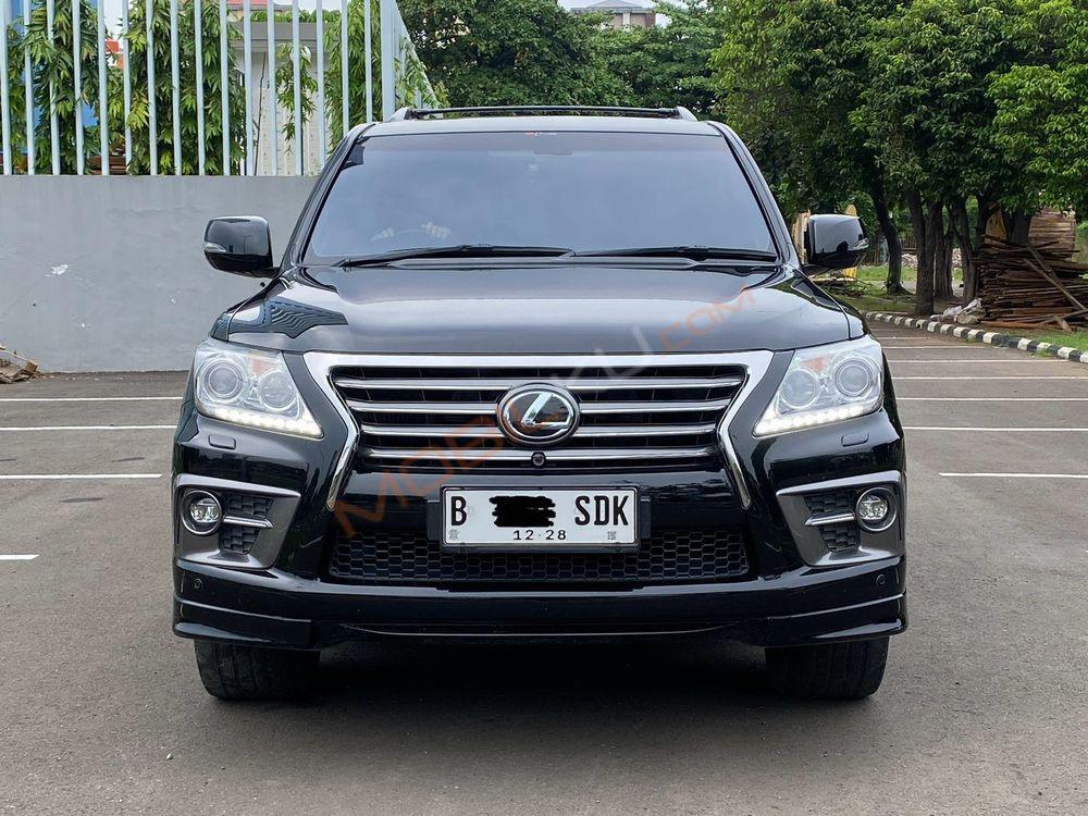 Mobil Lexus LX 2015