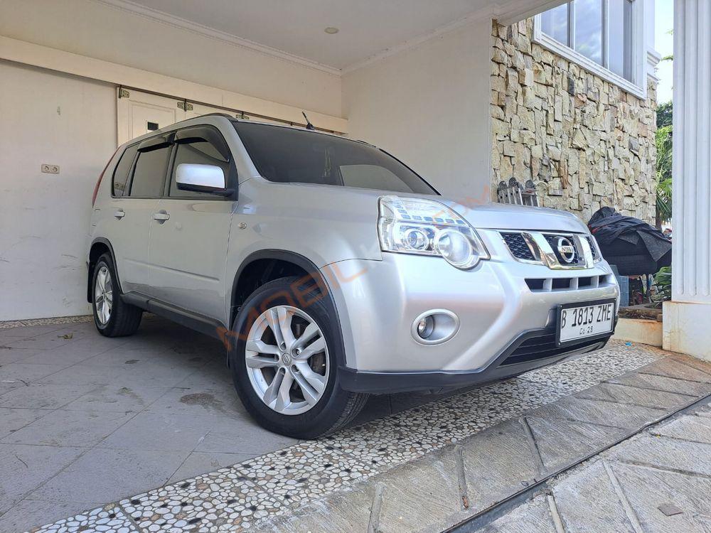 Mobil Nissan X-Trail 2012