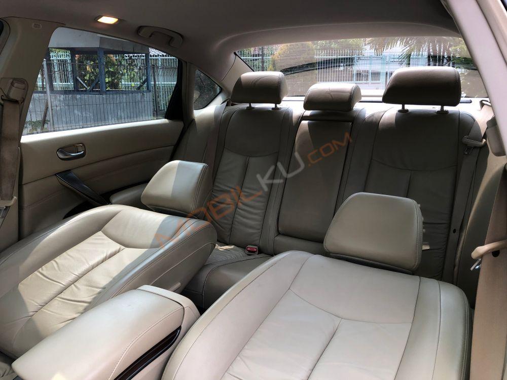 Mobil Nissan Teana 2010