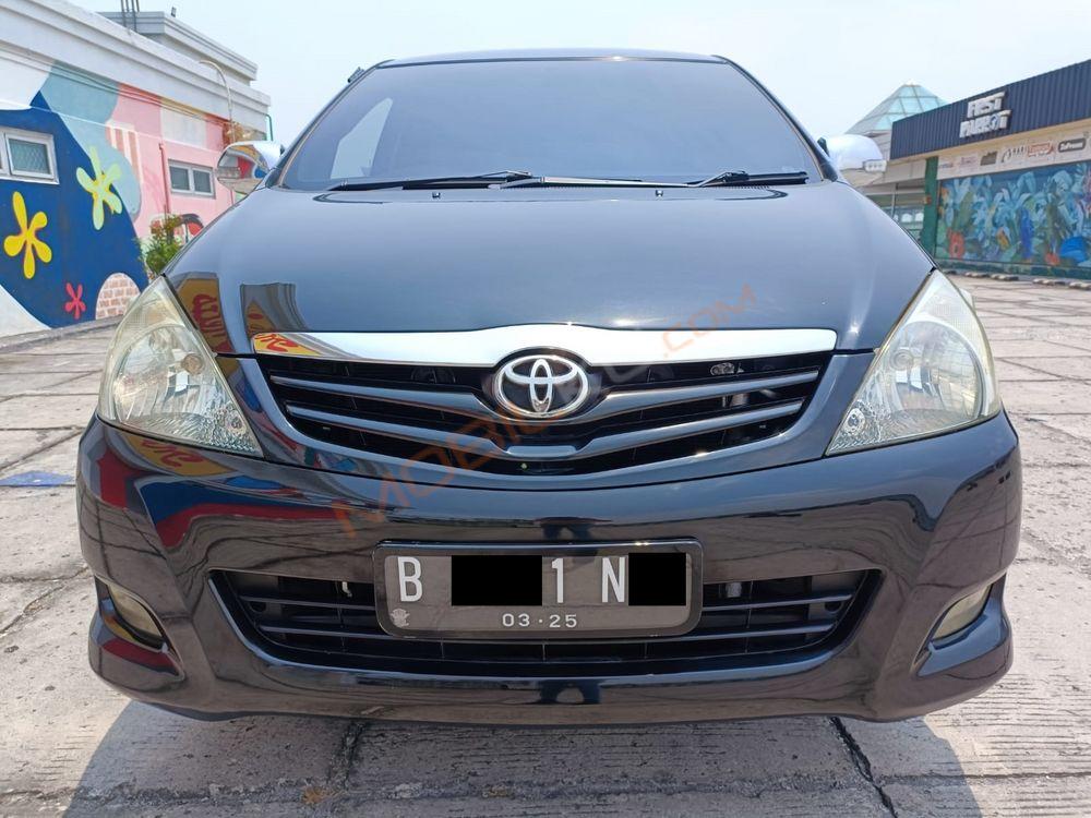 Mobil Toyota Kijang Innova 2010