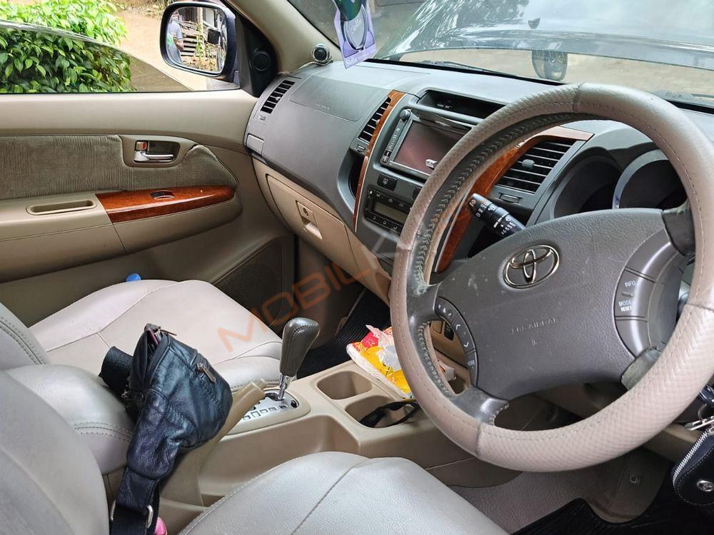 Mobil Toyota Fortuner 2009