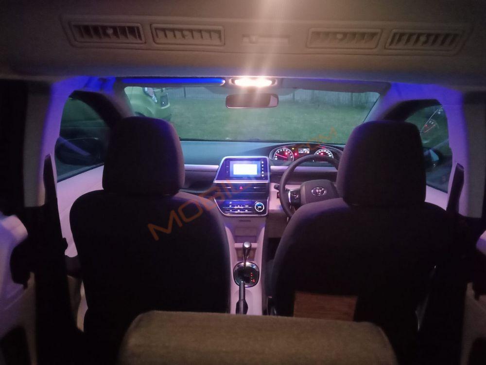 Mobil Toyota Sienta 2017