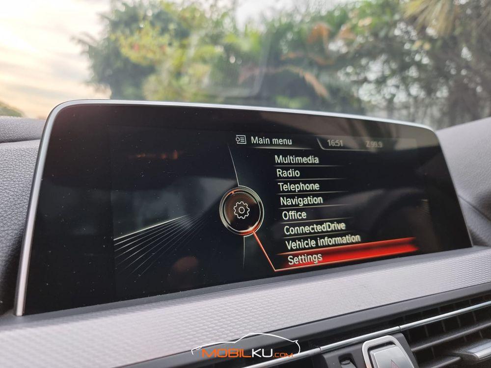 Mobil BMW 6 Series 2015