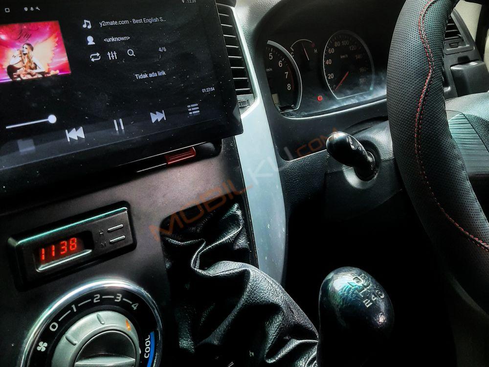 Mobil Daihatsu Luxio 2016