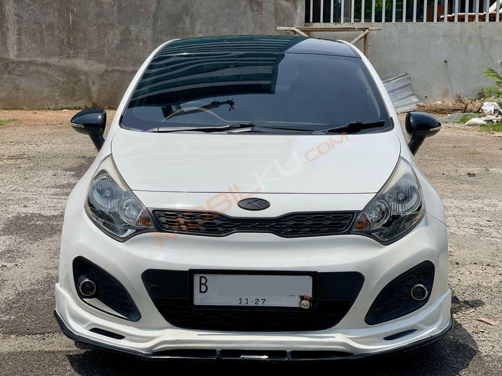 Mobil Kia Rio 2014