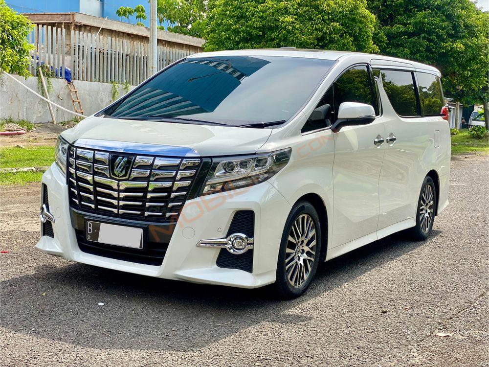 Mobil Toyota Alphard 2016