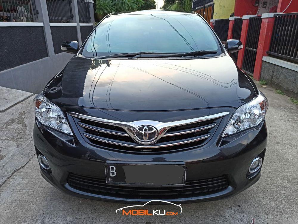 Mobil Toyota Corolla 2012